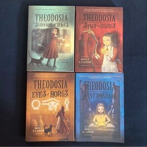 Theodosia complete novel set 🏺